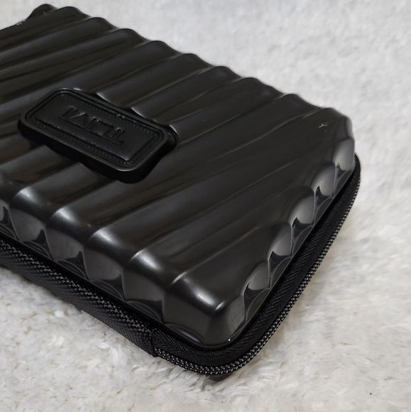 Tumi Hard Shell Cosmetic Bag - Picture 11 of 12